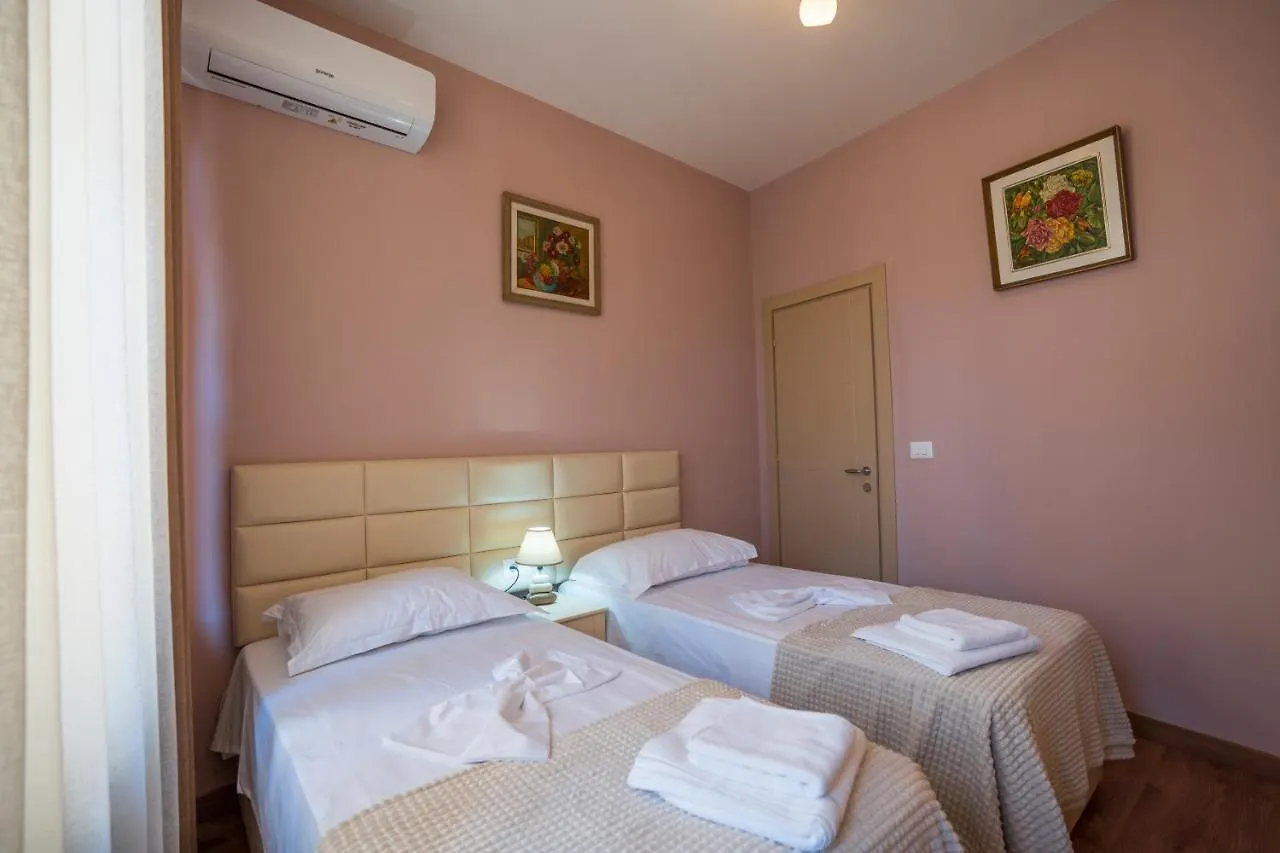 Art Rooms Gjuhadol Shkoder Bed & Breakfast